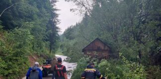 24 de turişti, surprinşi pe un traseu montan din Alba afectat de precipitaţiile abundente