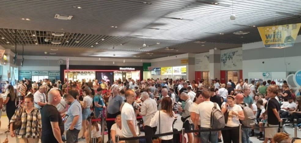 Aglomeraţie sufocantă de pe Aeroportul Iaşi: ce rol a avut aroganţa birocraţilor din Guvern în ultimii 10 ani