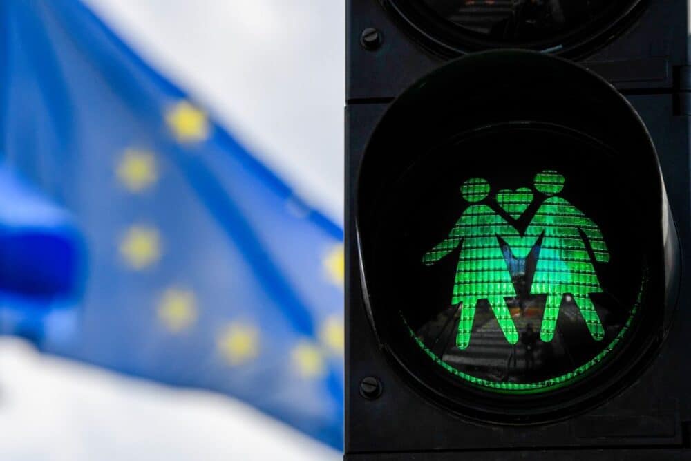 Ministerul de Externe n-a decis încă dacă va contesta decizia CEDO privind cuplurile de același sex