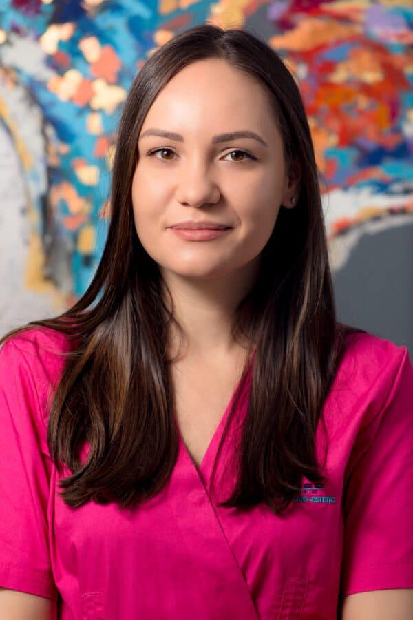 Dr. Alexandra Andreescu, medic Specialist Dermatovenerologie în cadrul Skinmed Clinic, Centrul de Excelență în Dermatologie București, Expert Dermatoscopie & Diagnostic Melanom / Acnee & Terapii laser