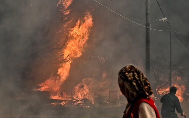 30 de români vor fi evacuați de pe insula Rodos, după ce un incendiu a izbucnit pe insula din Grecia, afectând mai multe zone turistice