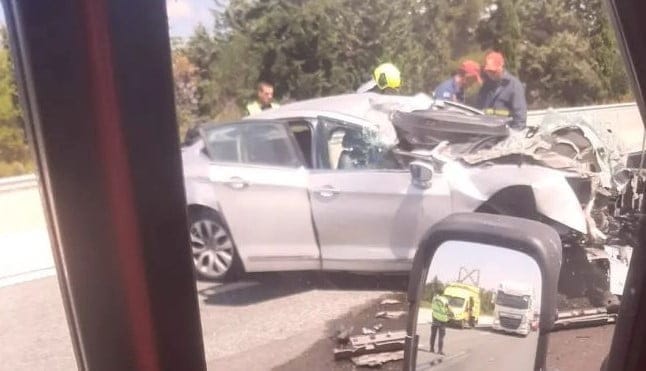 VIDEO Doi soți români au murit în Grecia, într-un accident pe autostradă. Copiii au ajuns la spital., potrivit presei elene