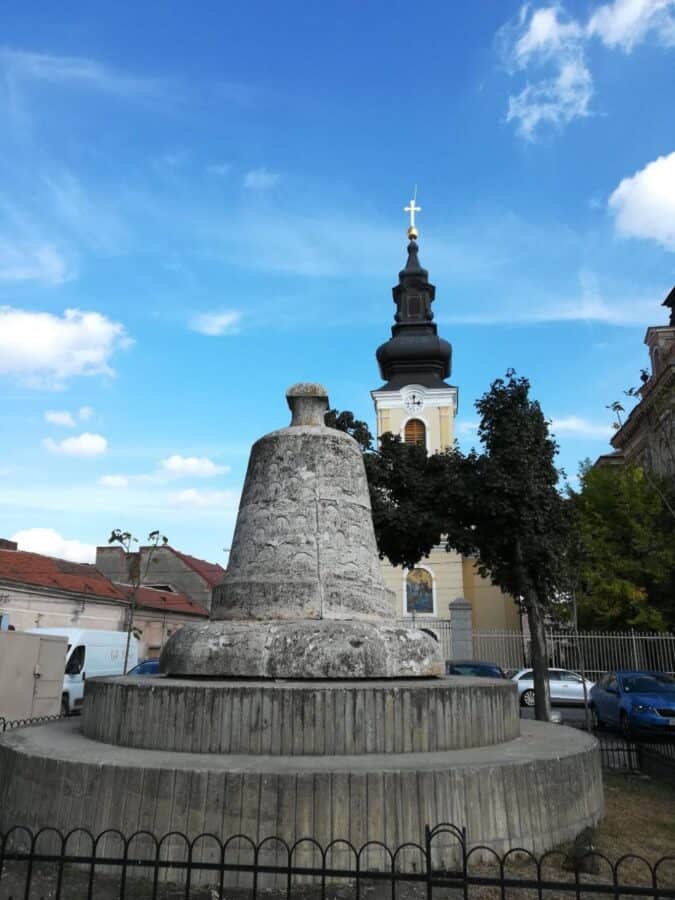 Monument în Piața Traian, Sursa Foto: Brîndușa Armanca