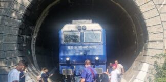 Un tren Inter Regio a rămas blocat într-un tunel în județul Iași, după ce locomotiva s-a defectat. Apoi a întârziat din cauza unui macaz defect