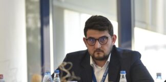 Directorul Aeroportului din Craiova a dat în judecată o craioveancă pentru o postare pe Facebook