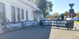 Protest USR la Cotroceni, în prima zi de şcoală: “Iohannis a promis "România educată", dar a livrat "România eşuată"”