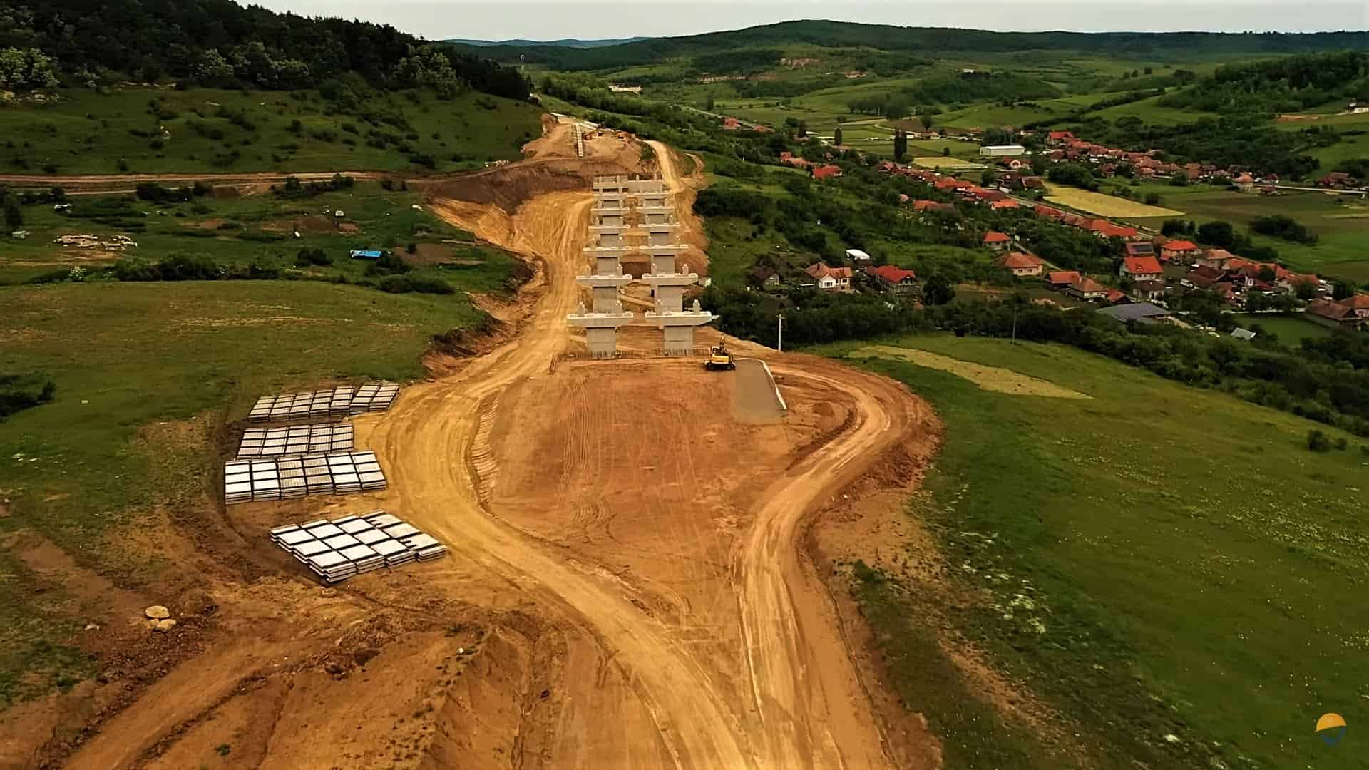 Viaduct de pe autostrada A3 construit peste un cimitir