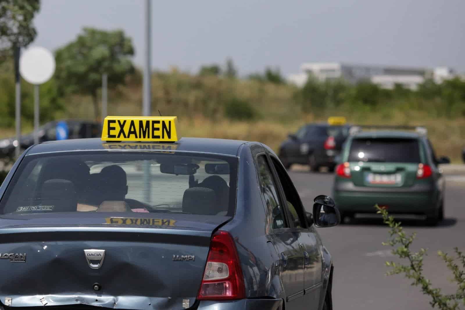 Cu droguri la examenul auto - I-a dat din greșeală polițistului pungulița cu prafuri - este vorba despre un tânăr din Cluj