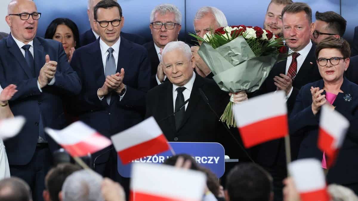 Alegeri în Polonia. Rezultate parțiale confirmă că opozița poate lua puterea de la PiS