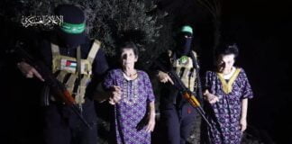 O ostatică a grupării Hamas, Yocheved Lifshitz, i-a strâns mâna răpitorului său după ce a fost eliberată