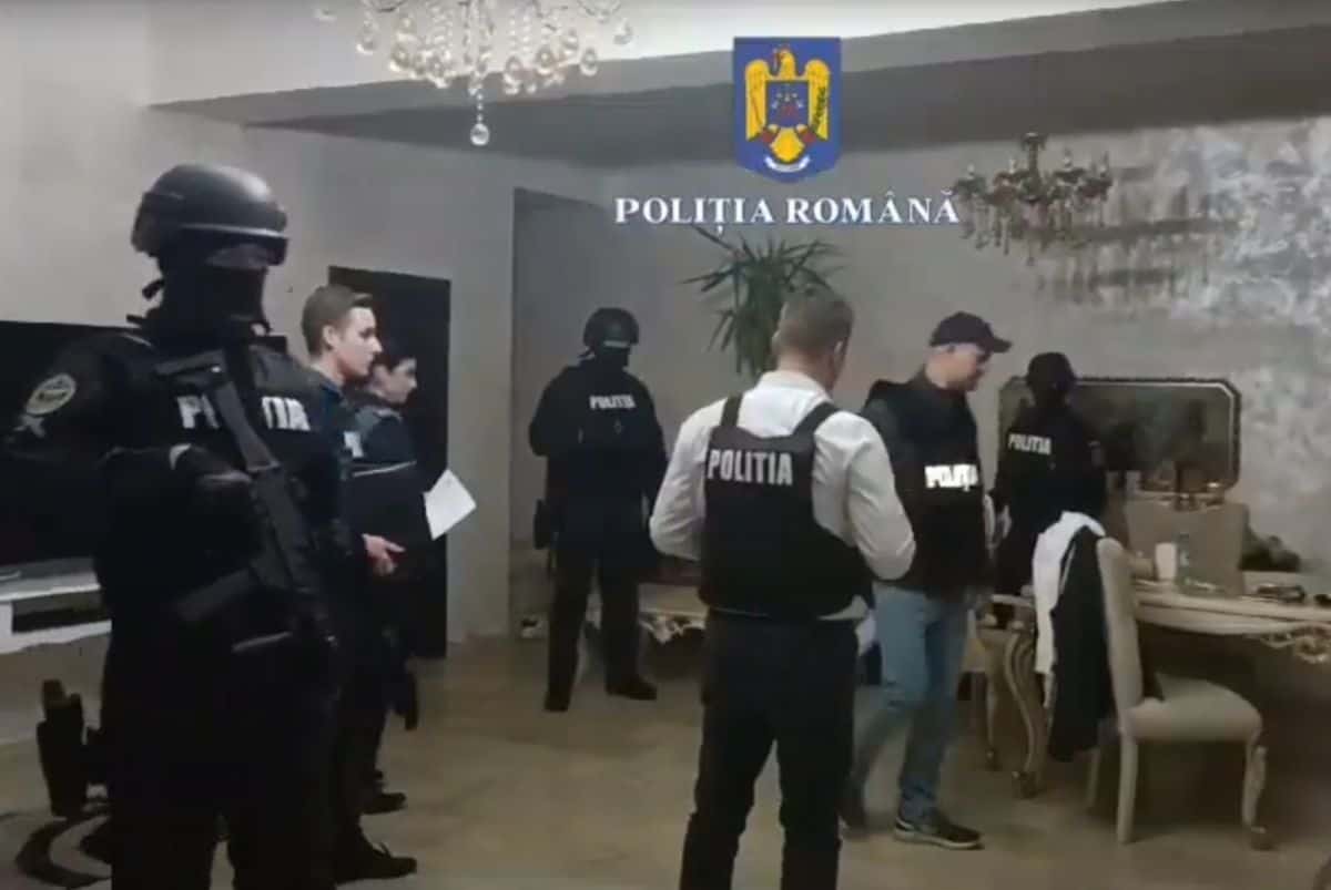 VIDEO Percheziţii în Ploieşti la membrii clanurilor Mantu şi Zetreanu într-un dosar privind fapte comise cu violenţă