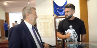 Dorian Popa are contract de 8.000 de euro de promovare a Universității din Petroșani Sursa foto: Gazeta de Dimineață