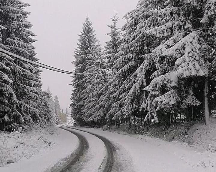 Ninge de 10 ore în Pasul Tihuța, care leagă Transilvania de Moldova