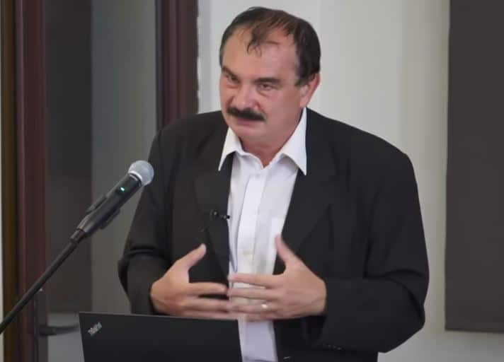 Burse de merit pentru elevii cu medii sub 5: „Ridicăm la rang național o șmecherie”, spune fostul ministru Mircea Miclea