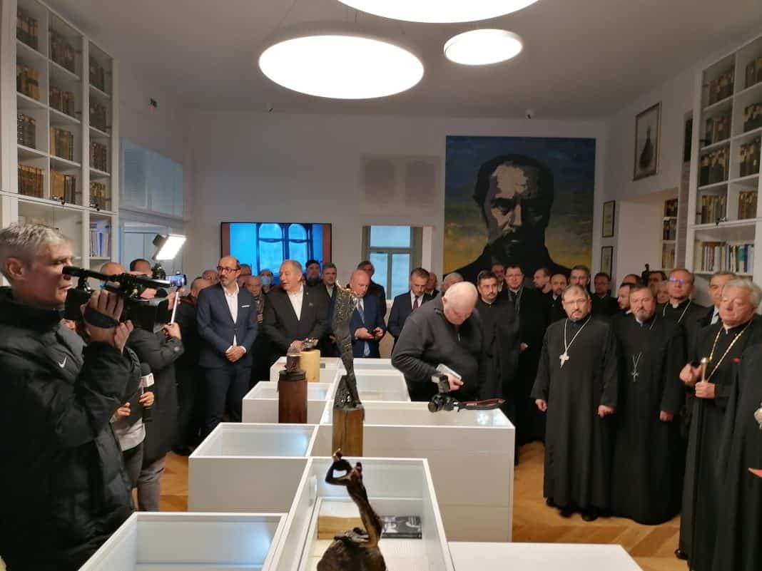 14.000 de file de manuscris din opera lui Nicolae Manolescu, depuse la Casei Colecțiilor și Documentelor de Patrimoniu, inaugurată marți.