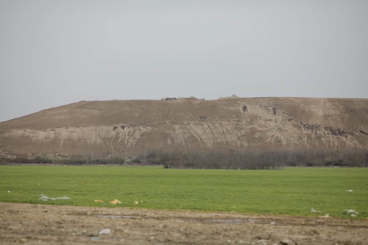 Cum au învins 500 de oameni Consiliul Județean Ilfov, care voia să facă o nouă groapă de gunoi lângă groapa de gunoi care-i intoxică deja. Foto: Inquam Photos/George Călin