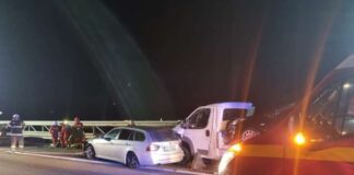 Accident cu 6 maşini pe autostrada A1, în judeţul Sibiu. Trei adulţi şi un copil de 6 luni, transportaţi la spitale