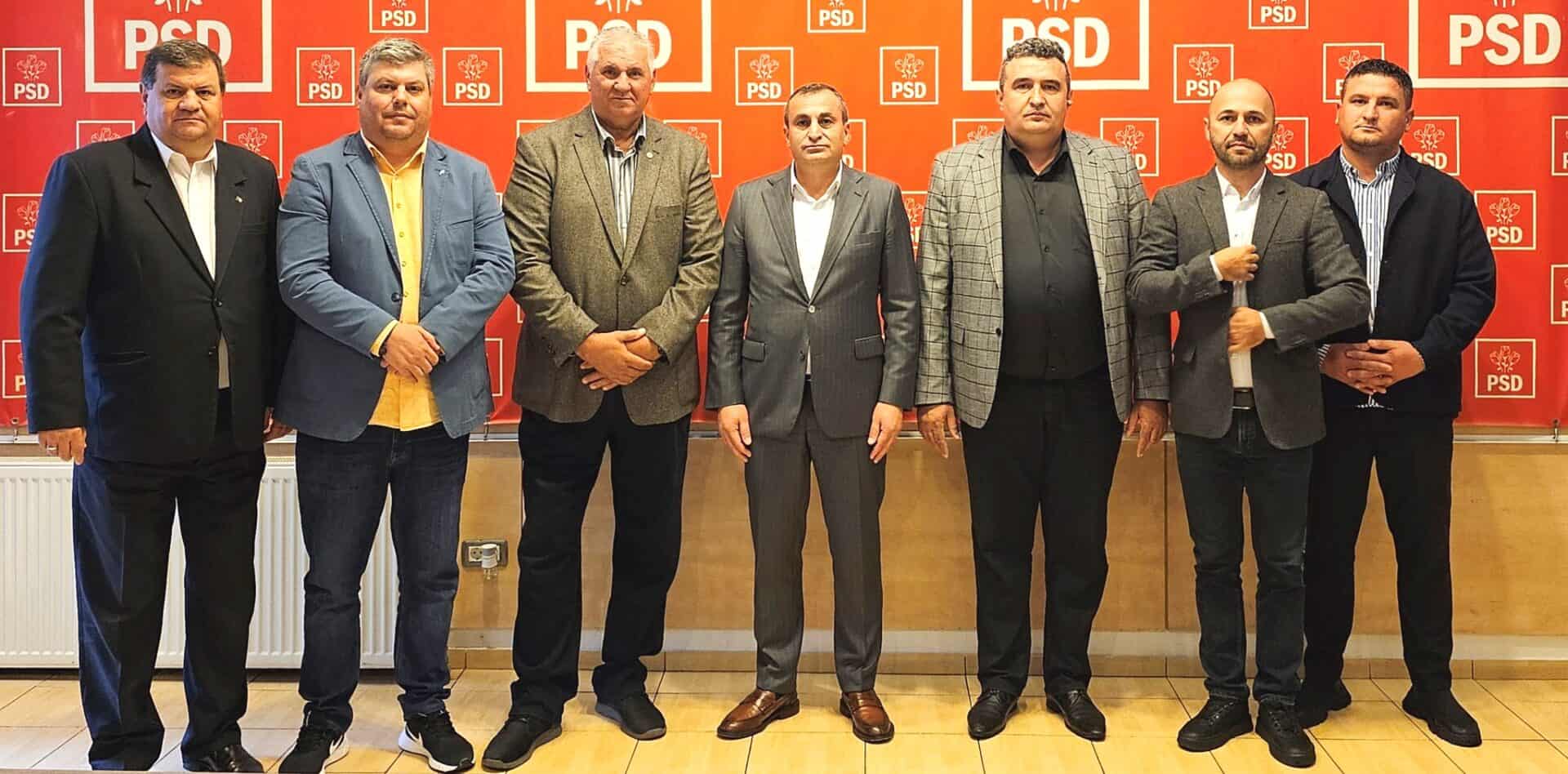 Începe migrația politică: doi primari și mai mulţi consilieri judeţeni şi locali au trecut de la PNL la PSD
