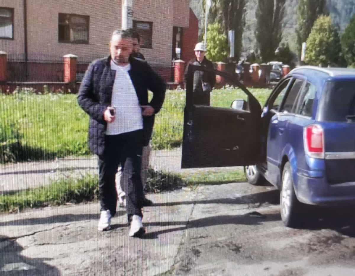 Un polițist din Hunedoara a luat mită timp de 5 ani de la infractorii pe care-i proteja