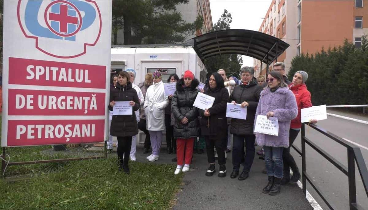 Protest al angajaților de la Spitalul de Urgență Petroșani