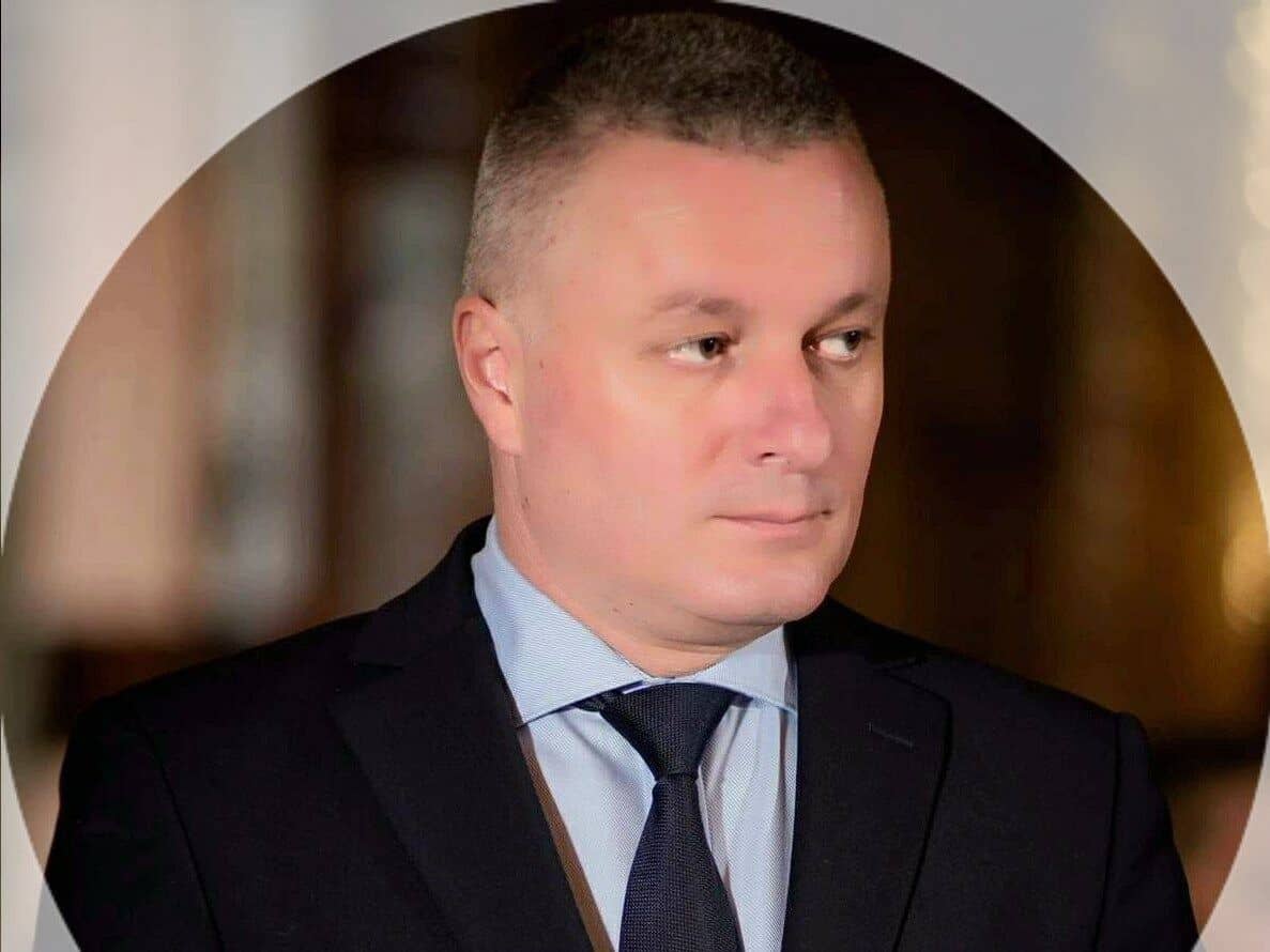 Vicepreședintele CJ Argeș anchetat. Florinel Teodorescu este acuzat că a cumpărat 5 locuințe sociale de la firma unui prieten 