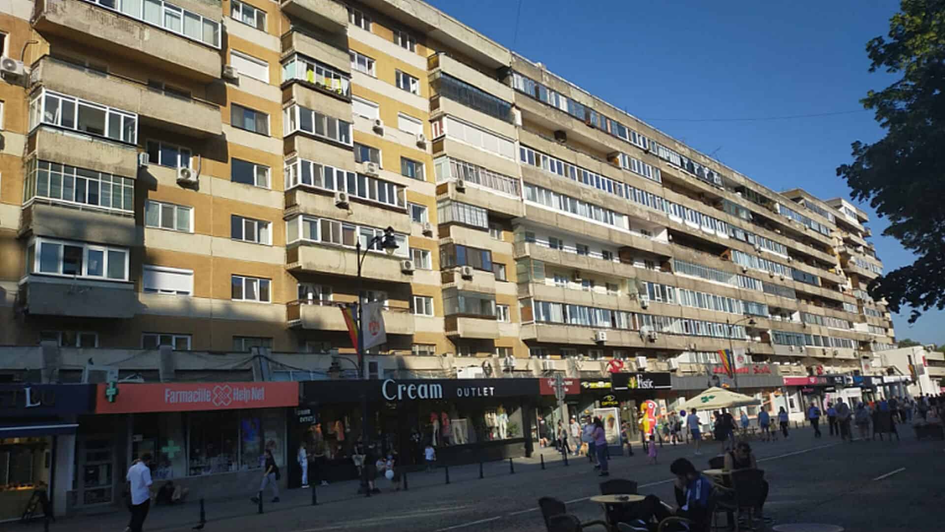 Câmp fotovoltaic pe bloc, o treime de hectar în mijlocul orașului. Căldură și aer condiționat gratis