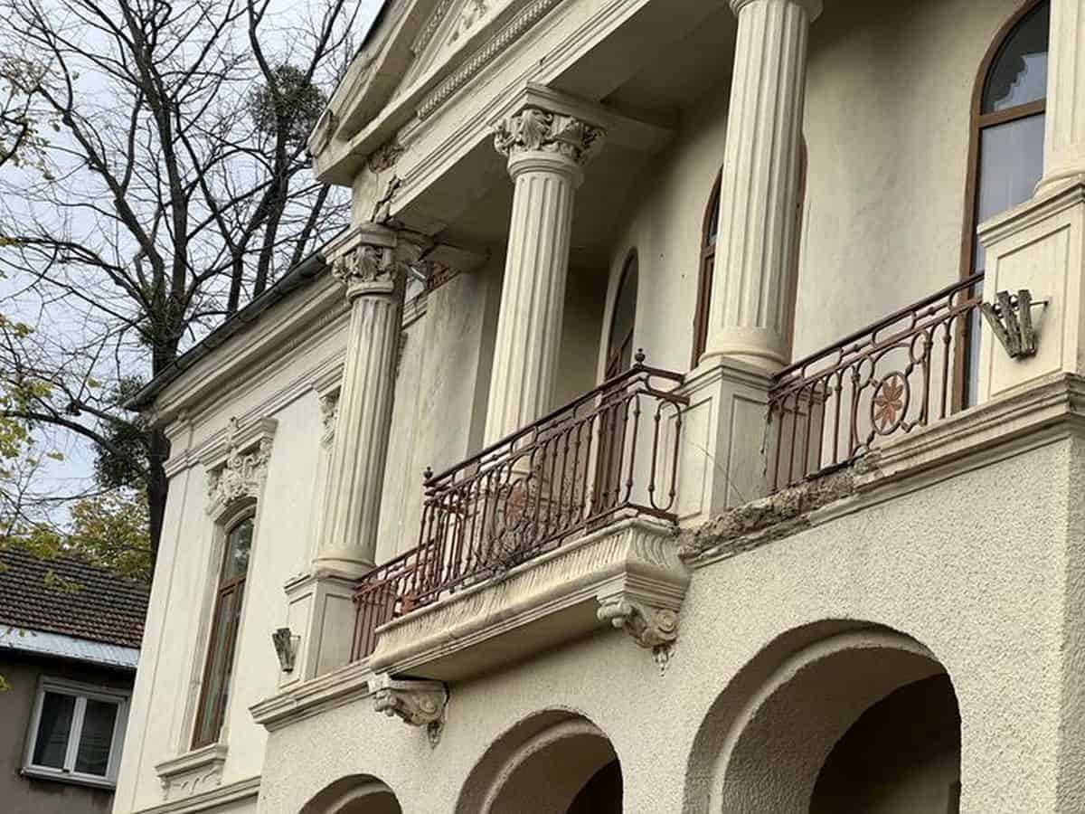 Primăria Iași a dat 813.000 de euro pe Casa Callimachi pentru ca Mihai Chirica să se pună bine cu Justiția