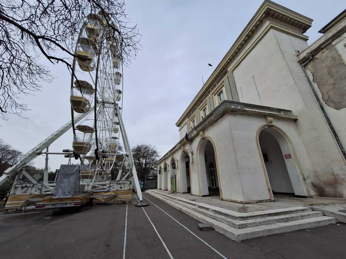 45 de persoane, dintre care 29 de copii, au rămas blocați în roata panoramică la Târgul de Crăciun din Constanța