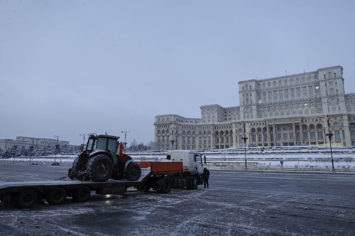 Eșec pentru Șoșoacă la mitingul din Piața Constituției. Foto: _INQUAM_Photos_Octav_Ganea