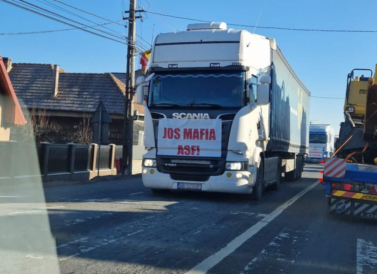 Traficul din Cluj, dat peste cap după un protest masiv al transportatorilor