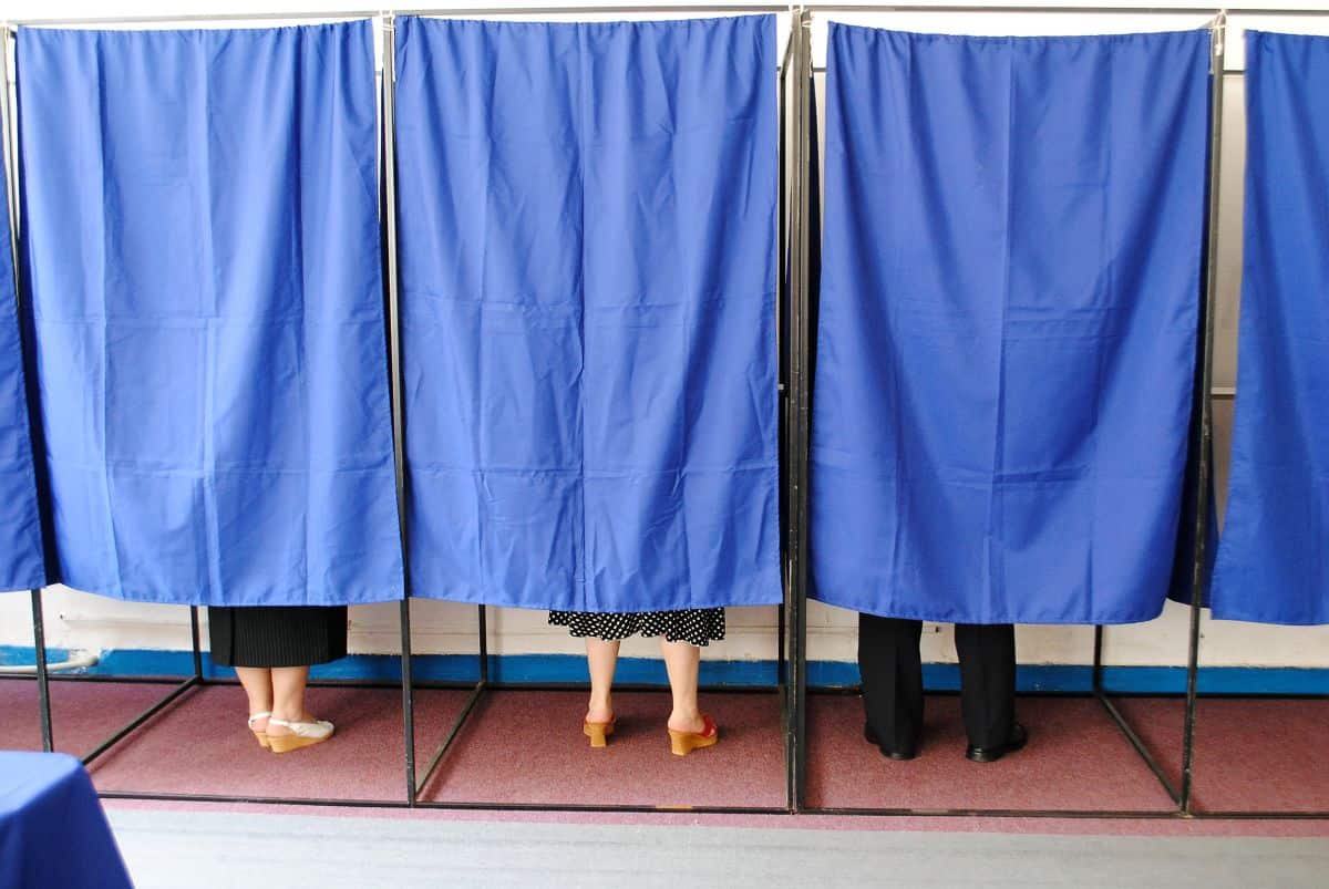 Secţie de votare amenajată într-o casă particulară, în Alba