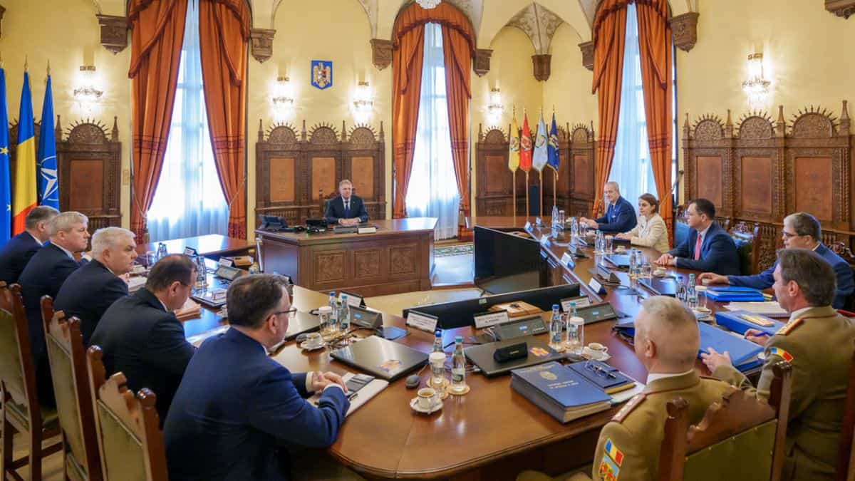 CSAT a dispus măsuri de întărire a Forţelor Armate Române | „Situaţia de război menţine riscurile de incidente care pot afecta teritoriul României”
