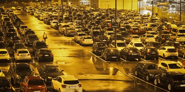 Județul din România unde 7 din 10 persoane apelează la numărul 112 pentru că uită unde și-au parcat mașinile