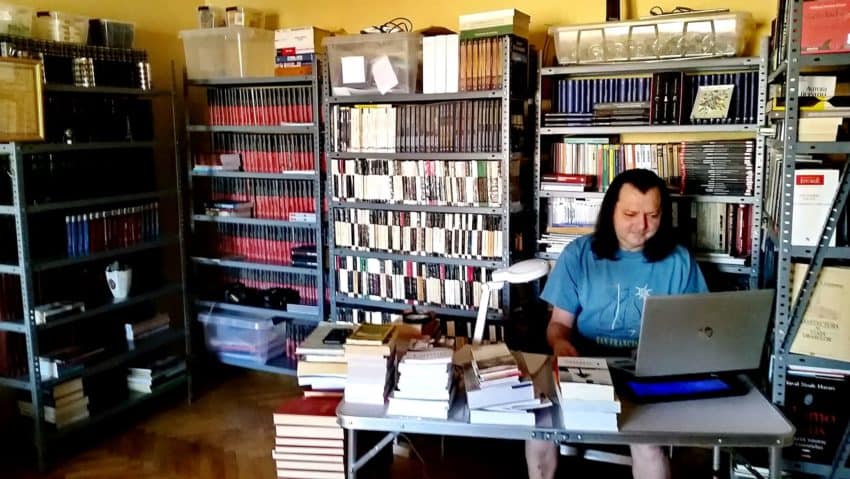 Cărțile care dărâmă blocul. Cum a ajuns Daniel Iancu cunoscut în toată lumea cu o glumă