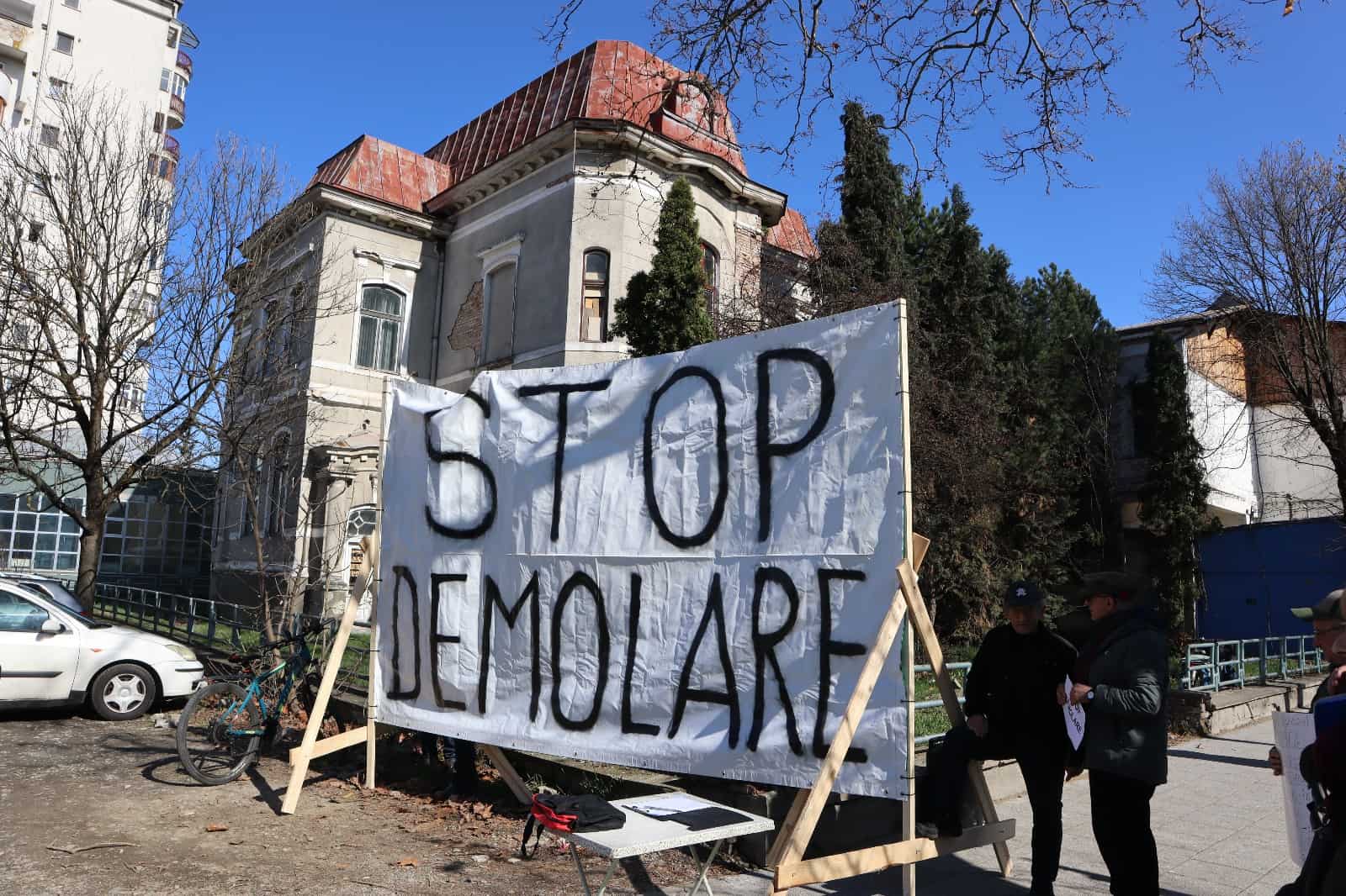 Protest pentru salvarea Vilei Ciuta, celebră pentru fostul ei proprietar - amic cu IL Caragiale și George Coșbuc