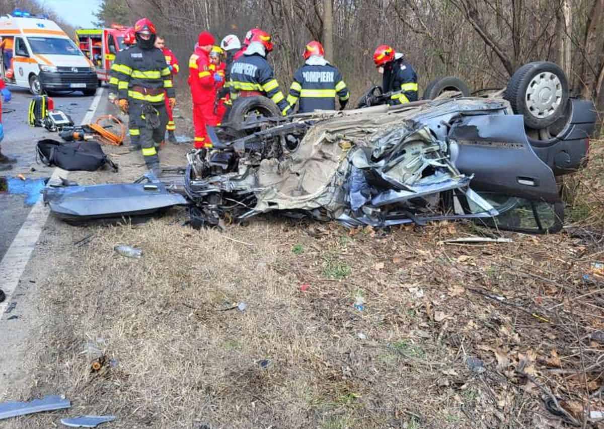 Un mort şi cinci răniţi într-un accident în Ialomița