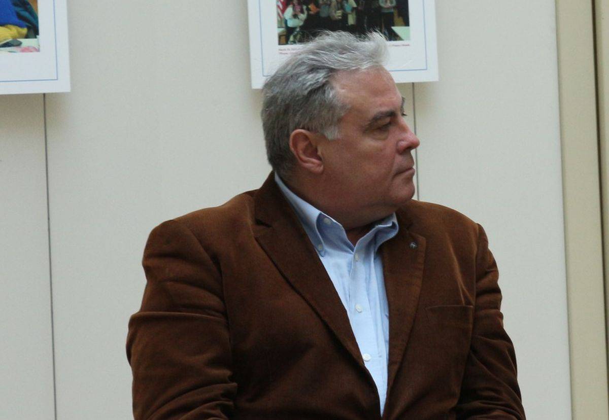Mai multe organizații neguvernamentale cer demiterea de urgență a directorului Bibliotecii Naționale, Adrian Cioroianu