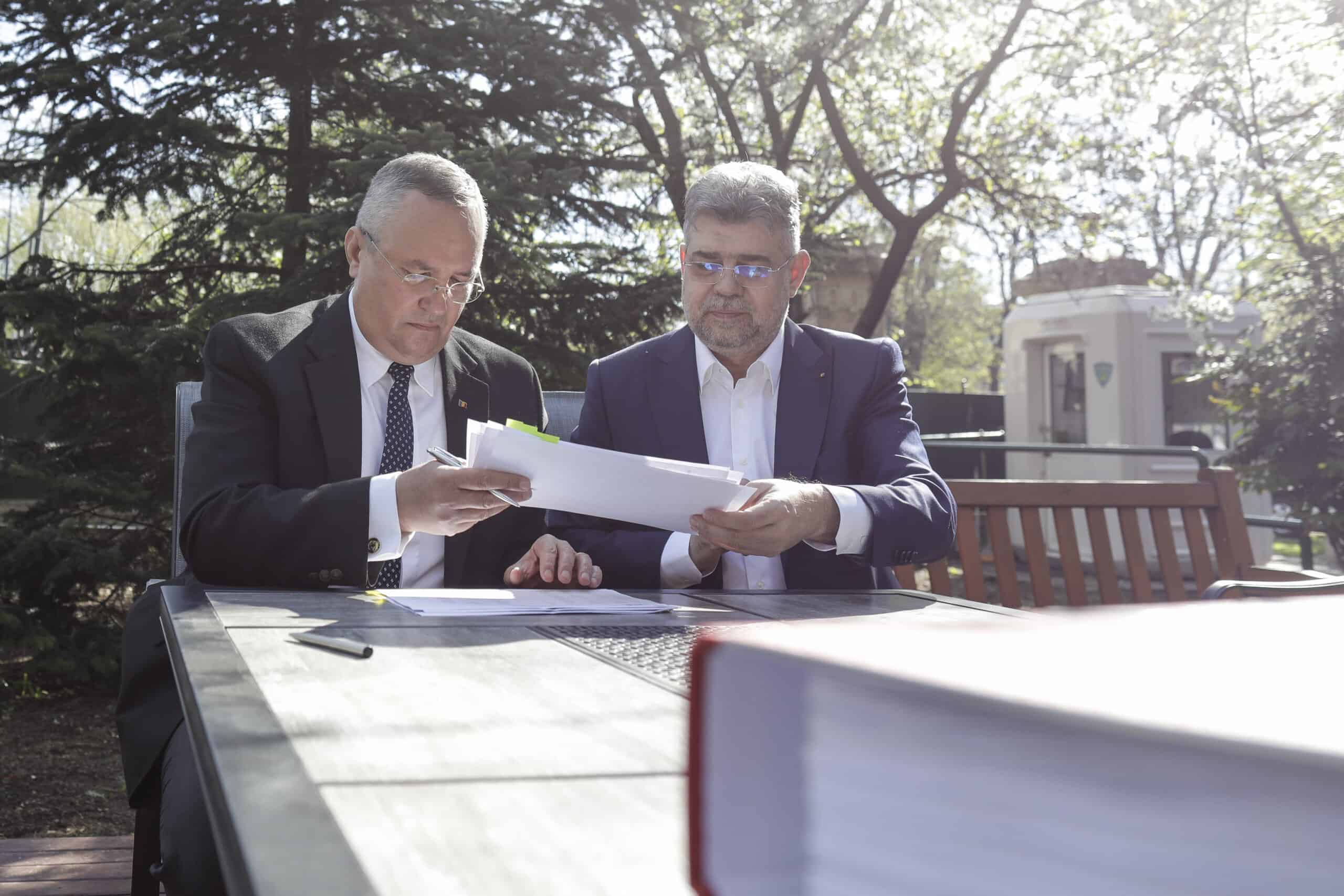 Lista comună PSD-PNL pentru alegerile europarlamentare a fost depusă de cele două partide, vineri, la Biroul Electoral Central. Foto_INQUAM_Photos_Octav_Ganea