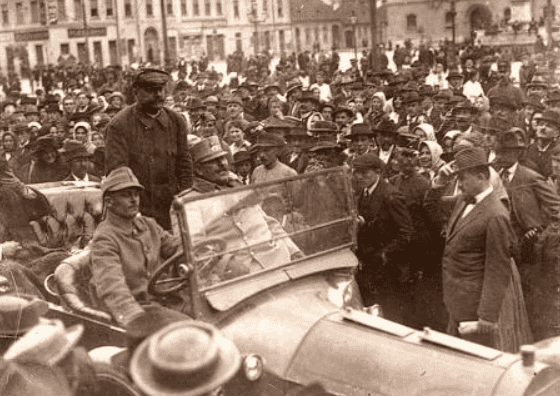 Sărbătoare la Oradea: 105 ani de la intrarea Armatei Române în oraș. Cum au întâmpinat orădenii trupele? Sfârșitul Primului Război Mondial a adus schimbări majore atât pe plan local, cât și național, iar data de 20 aprilie 1919 va avea întotdeauna un loc special în sufletul orădenilor.