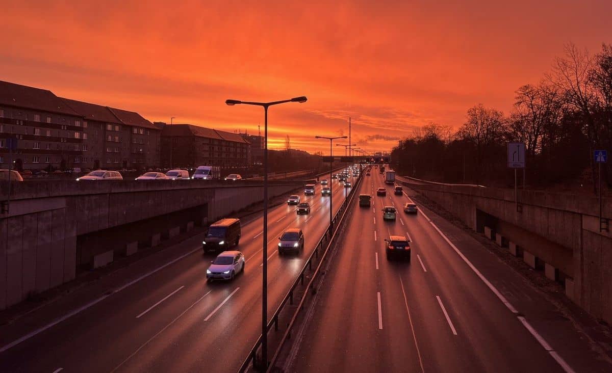 Circulația auto ar putea fi interzisă în weekenduri, potrivit ministrului german al Transporturilor, care insistă în această direcție, pentru a îndeplini obiectivele climatice. Sursa foto: Pixabay.com