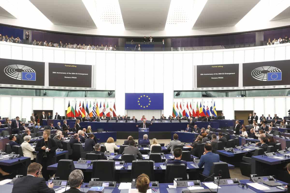 Parlamentul European aprobă primele norme ale UE privind combaterea violenței împotriva femeilor