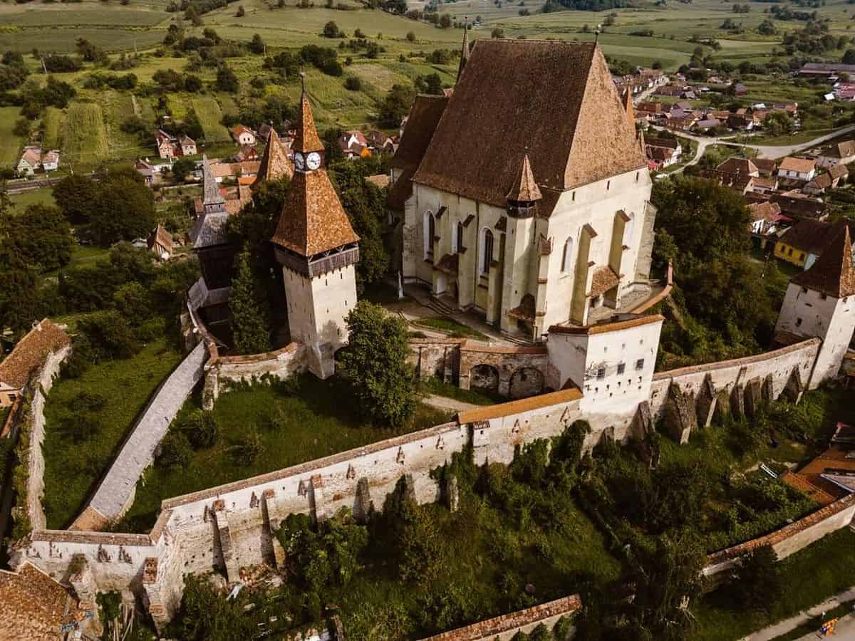 A fost lansată România Atractivă, cea mai complexă platformă de promovare a turismului cultural: 12 rute tematice care străbat întreaga țară