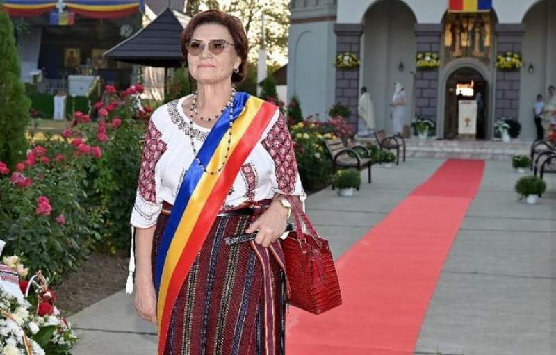 Primărița de 70 de ani, Elena Curcudel