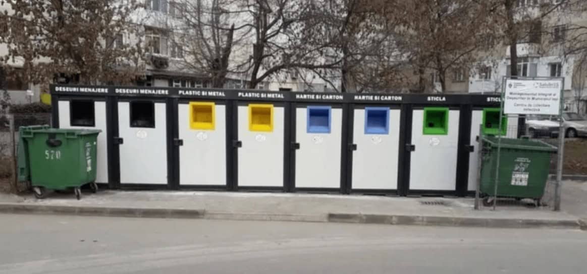 Insule ecologice digitalizate în Municipiul Iași. Ce avantaje au? Primele containere urmează să fie amplasate în lunile octombrie-decembrie, fiind finanțate prin PNRR. Se urmărește ca până la finalul anului 2025 orașul să aibă 338 grupuri formate din câte 5 containere fiecare.