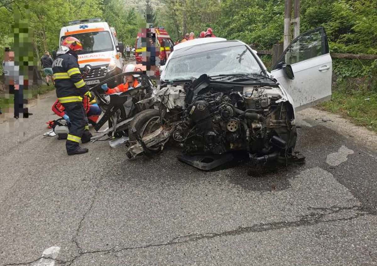 Accident rutier grav în Hunedoara. Un tânăr a murit și alte patru persoane sunt rănite