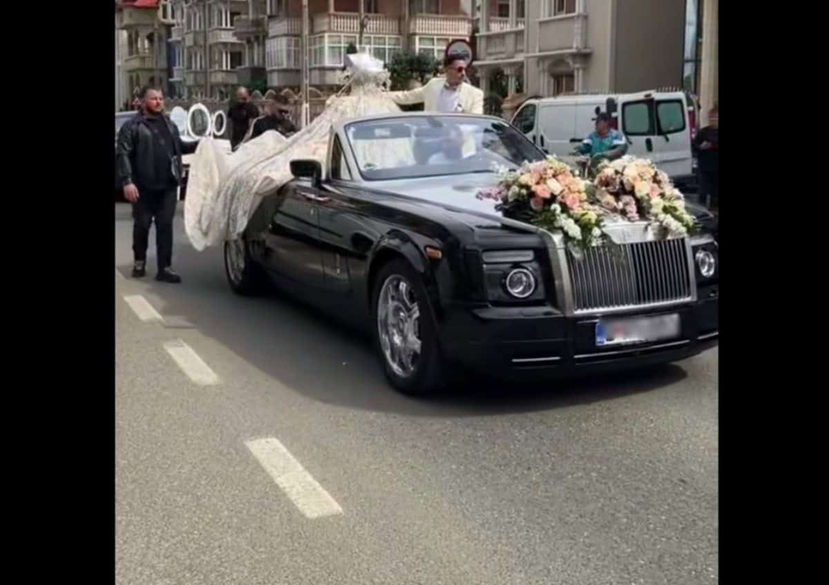 Dosar penal după ce nuntașii din Buzescu au blocat circulația | Aktual24