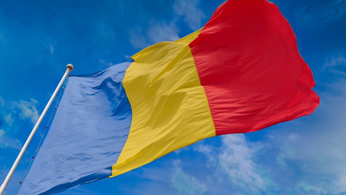 Ziua Drapelului Național. Mesajul lui Klaus Iohannis, adresat cu această ocazie, ne reamintește de începuturile statului național român și de parcursul istoric al României, de la lupta de independență, la stat de o deosebită importanță strategică în zona Mării Negre, membru NATO și UE.