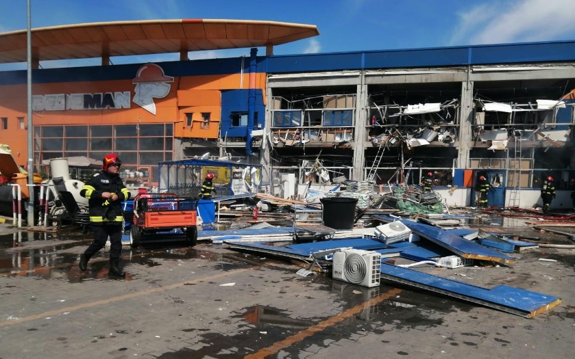 Explozie la Dedeman Botoșani: 12 răniți și 1 persoană în stare gravă, în urma unei explozii care a avut loc în urmă cu puțin timp la magazinul de materiale pentru construcţii, de la marginea municipiului Botoşani. Explozia a fost urmată de un incendiu.