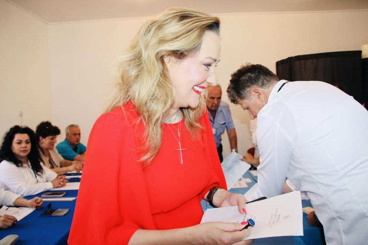 Elena Lasconi a fost realeasă în funcţia de primar al municipiului Câmpulung | Rezultate provizorii