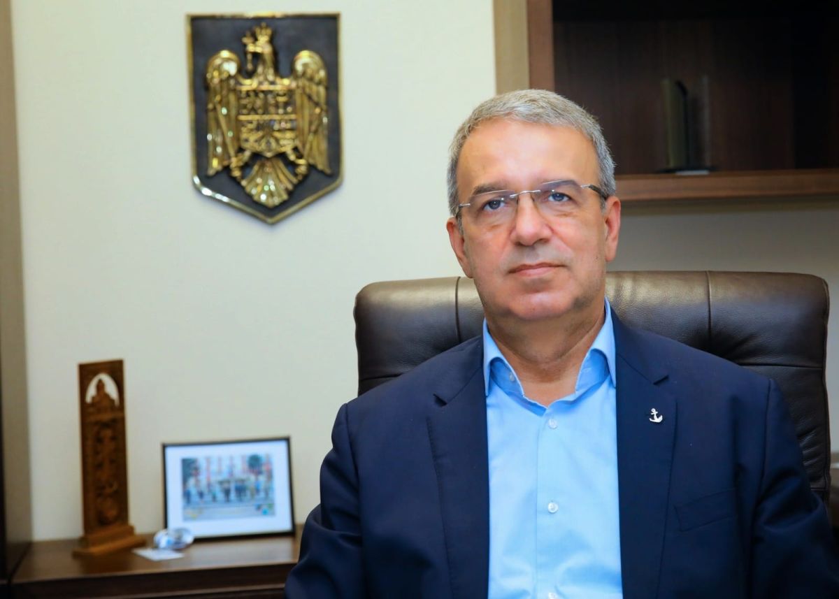 Primarul Constanţei, sancţionat de AEP pentru nerespectarea numărului de urne din secţiile de votare